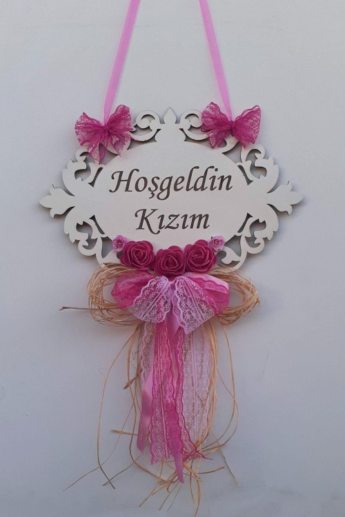 Hoşgeldin Kızım Yazılı Pembe Süslemeli Yeni Doğan Bebek Kapı Süsü